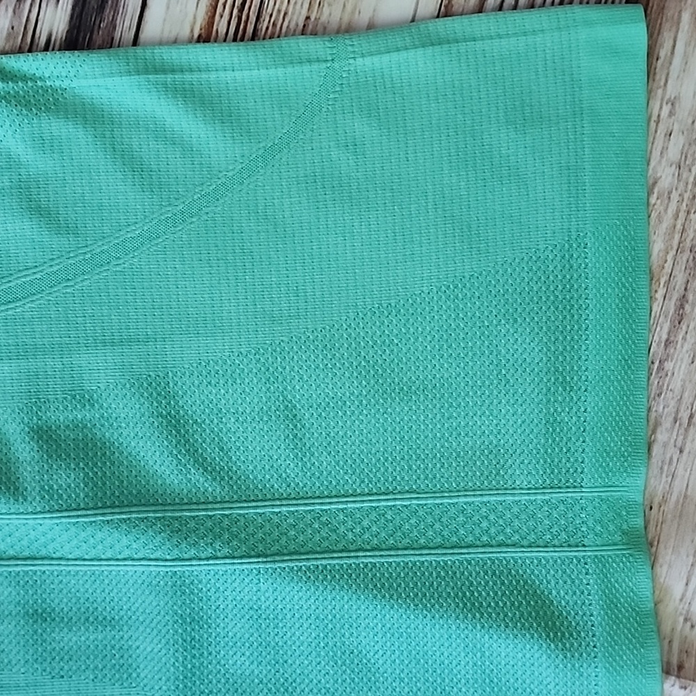 Lululemon Tank - Picture 12 of 12